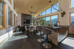 Two Dancing Trees: Modern Luxury w/ Mountain Views Breckenridge